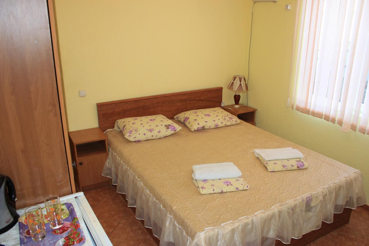 Emiliya Guest House Gagra Eksteriør billede