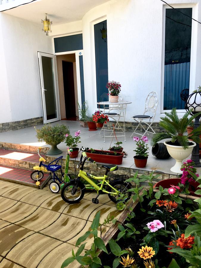 Emiliya Guest House Gagra Eksteriør billede